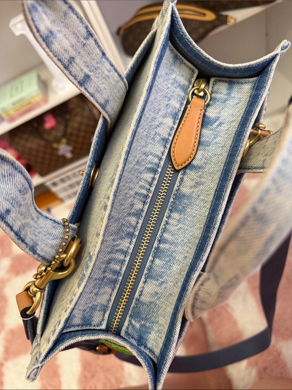 🍒Coach denim cherry cargo tote 26 small size gently used - Picture 10 of 13